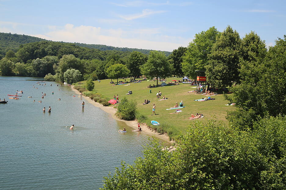 Heiße Temperaturen locken viele Besucher im Landkreis Heilbronn an die Badeseen. So voll war es an den Seen Ehmetsklinge, Elsenz und in Mühlbach. Heiße Temperaturen locken viele Besucher im Landkreis Heilbronn an die Badeseen. So voll war es an den Seen Ehmetsklinge, Elsenz und in Mühlbach.