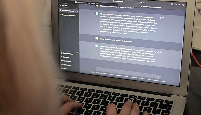 ChatGPT hat kein Gesicht − aber allerhand Antworten auf (fast) alle Fragen. An der inhaltlichen Qualität hapert es jedoch. ChatGPT hat kein Gesicht − aber allerhand Antworten auf (fast) alle Fragen. An der inhaltlichen Qualität hapert es jedoch.