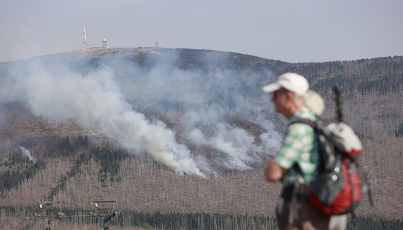 Der Brand unterhalb des Brockens im Harz ist noch nicht unter Kontrolle (Foto aktuell).