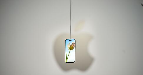 iPhone am Faden: Apples neues iPhone Air bei der Vorstellung im Apple-Hauptquartier in Cupertino.