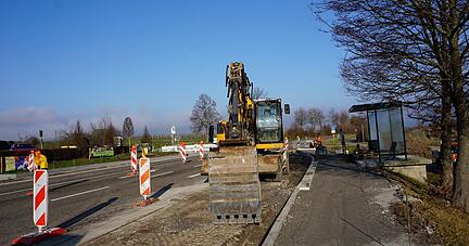Im Auftrag des Regierungspr&auml;sidiums wird die L&ouml;wensteiner Bushaltestelle Seem&uuml;hle auf beiden Seiten der B39 barrierefrei umgebaut. 
Foto: Gustav D&ouml;ttling