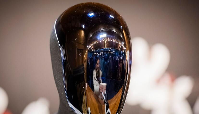 Tesla-Chef Elon Musk sagt vorher, dass es auf der Welt mehr Roboter als Menschen geben werde.