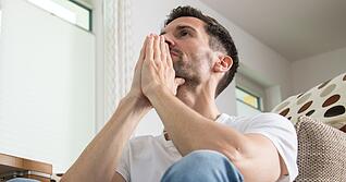 Erst mal den Kopf freibekommen: Wer innerhalb einer gewissen Zeitspanne viele Entscheidungen treffen musste, sollte dem Gehirn Ruhe g&ouml;nnen.