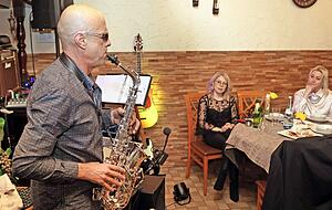 Regelmäßig gibt es Live-Auftritte im Restaurant in der Mönchseestraße.