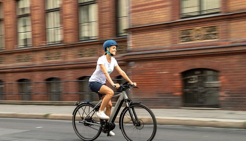Elektrischer Rückenwind: Die Energie für die Motorunterstützung beim Treten liefert der Akku eines Pedelecs.