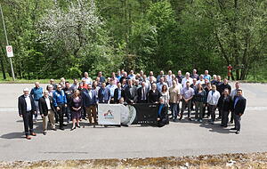 Die Delegation aus den USA mit Vertretern von NASA und Lockheed Martin gemeinsam mit den Arianegroup-Mitarbeitern aus Lampoldshausen.