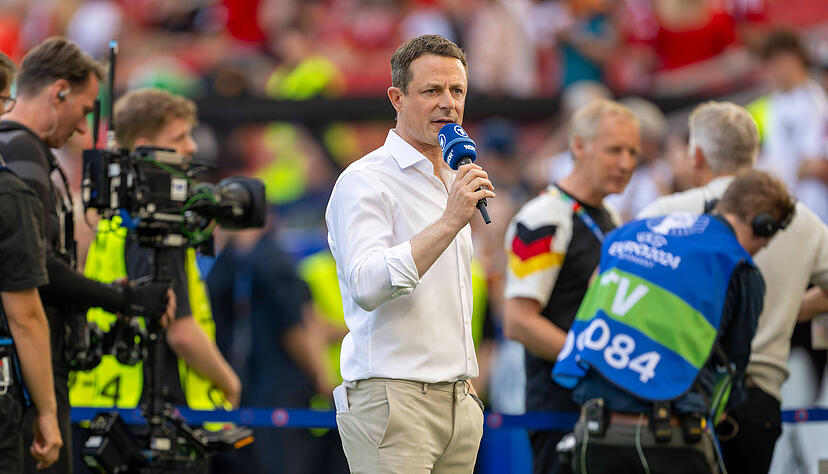 ARD-Moderator Alexander Bommes hat vor dem Spiel Tschechien gegen die Türkei über Talente bei der EM 2024 gesprochen. ARD-Moderator Alexander Bommes hat vor dem Spiel Tschechien gegen die Türkei über Talente bei der EM 2024 gesprochen.
