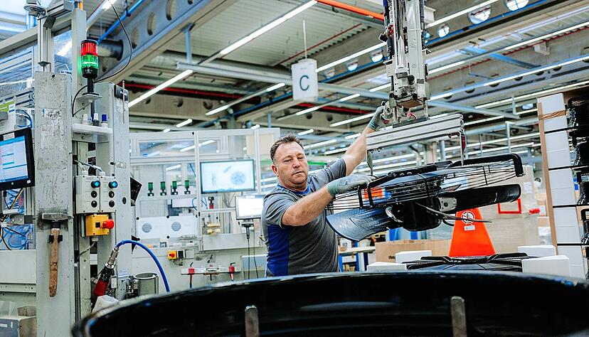 Auch bei EBM-Papst macht sich die demografische Entwicklung bemerkbar. In f&uuml;nf Jahren werden bis zu 1200 Mitarbeiter in den Ruhestand gehen. 
Foto: EBM-Papst