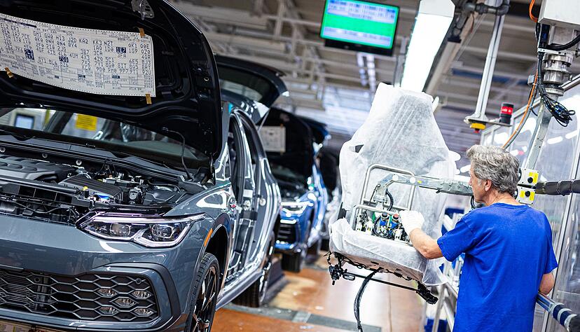 Die Stimmung in der Automobilbranche ist schlecht. Wer seinen beruflichen Mittelpunkt deshalb in einen anderen Sektor verlagern will, muss sich geschickt verkaufen.