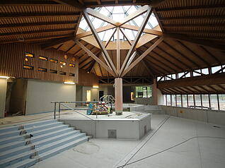 Das Foto zeigt die Badehalle des Niedernhaller Solebads.