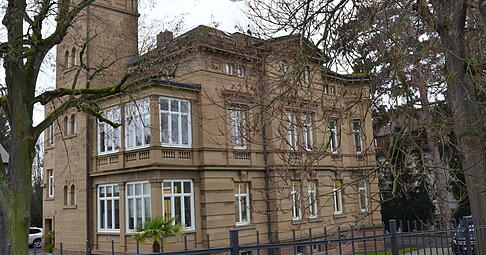 Messerfabrikant Theodor Dittmar lie&szlig; bis 1881 diese Villa im Heilbronner Osten errichten.