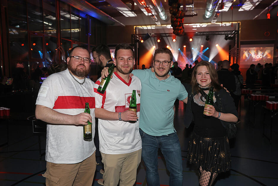 Zahlreiche Teams nehmen am Bierpong-Turnier von Eventeffekt im Bad Rappenauer Ortsteil Heinsheim teil.