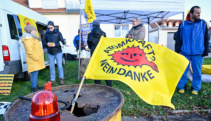 In Philippsburg, Baden-Württemberg, kommt am Mittwochabend, 20. November, ein Castor-Transport aus Frankreich an. Das ruft Proteste auf den Plan. In Philippsburg, Baden-Württemberg, kommt am Mittwochabend, 20. November, ein Castor-Transport aus Frankreich an. Das ruft Proteste auf den Plan.
