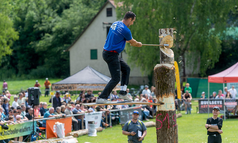 Am Wochenende des Pfingstmarkts trifft sich im Jagsttal die Elite im S&auml;gen, Spalten und Hacken.