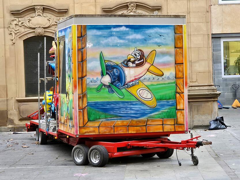 Der Weihnachtsmarkt in Heilbronn wird abgebaut.