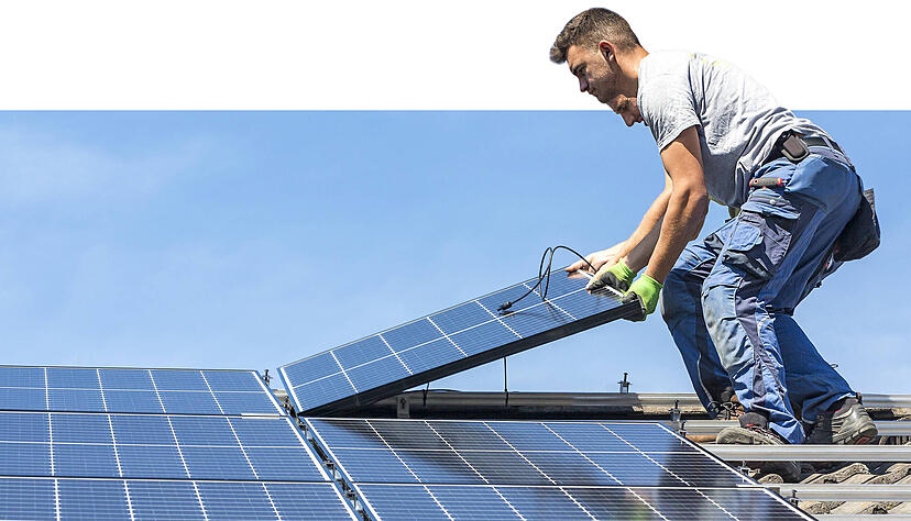 Mit effizienten Solarmodulen k&ouml;nnen Privatverbraucher einen betr&auml;chtlichen Anteil des Stroms selbst produzieren &minus; bald ohne zus&auml;tzliche Belastung.

Foto: mmphoto/stock.adobe.com