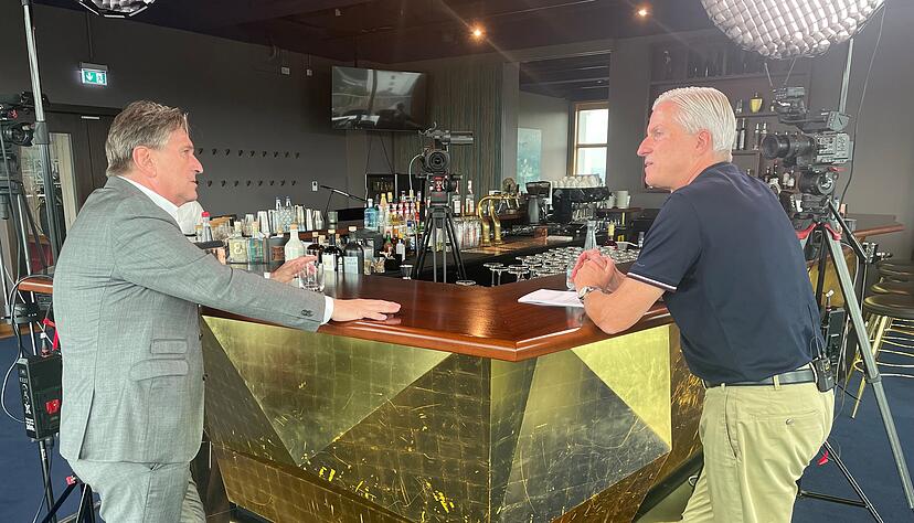 Minister Manfred Lucha (links) im Gespräch mit Stimme-Chefredakteur Uwe Ralf Heer. Minister Manfred Lucha (links) im Gespräch mit Stimme-Chefredakteur Uwe Ralf Heer.