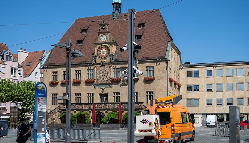 3500 Mitarbeiter hat die Stadt Heilbronn. Derzeit sind 42 Stellen ausgeschrieben. Es fehlen unter anderem Experten im technischen Bereich, IT- und Verwaltungsfachkräfte. 3500 Mitarbeiter hat die Stadt Heilbronn. Derzeit sind 42 Stellen ausgeschrieben. Es fehlen unter anderem Experten im technischen Bereich, IT- und Verwaltungsfachkräfte.