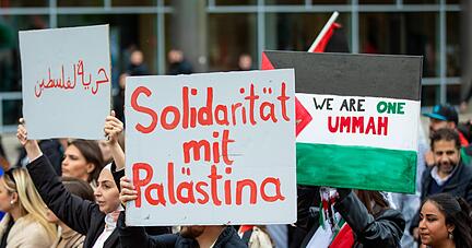 In mehreren Städten wurden Verbote von Palästina-Demos von Gerichten gekippt. Welche Parolen strafbar sind, ist nicht einfach zu beantworten.
Foto: dpa