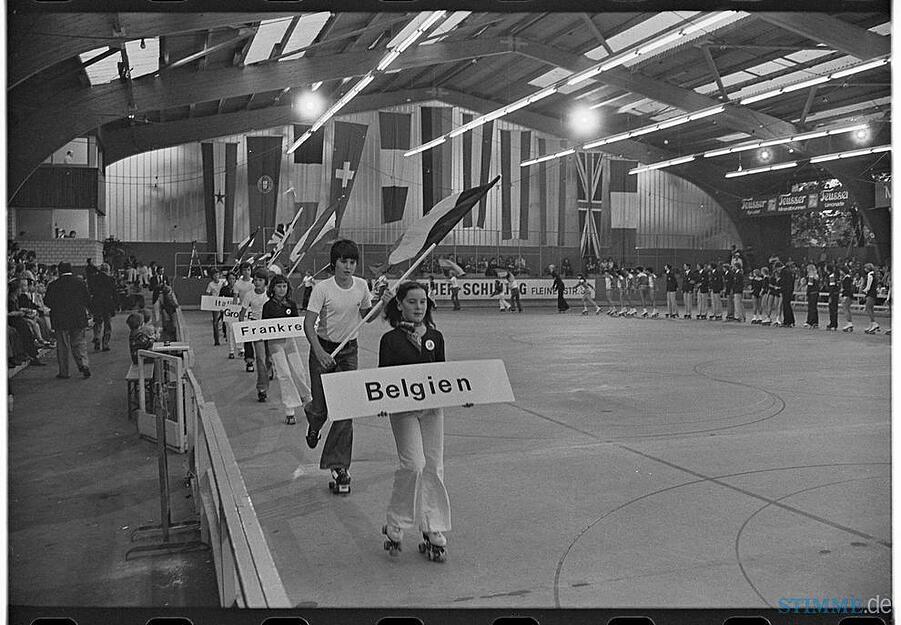 Zusammengestellt von Archiv und Dokumentation der Heilbronner Stimme 

Die Eishockeyabteilung des Heilbronner Rollschuhvereins (REV) ist 1980 entstanden. Darauf folgt am 20.3.1986 die Gr&uuml;ndung des Heilbronner Eishockey Clubs.