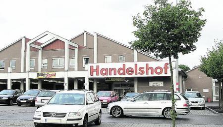 Die zweite Bebauungsplanänderung für das Gebiet Steinhälde in Schwaigern ist beschlossene Sache. Nun kann der Handelshof mit dem Erweiterungsbau beginnen. (Foto: Gabi Muth) Die zweite Bebauungsplanänderung für das Gebiet Steinhälde in Schwaigern ist beschlossene Sache. Nun kann der Handelshof mit dem Erweiterungsbau beginnen. (Foto: Gabi Muth)