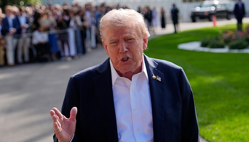 Trump und die Demokraten beschuldigen sich gegenseitig, für einen möglichen baldigen «Shutdown» verantwortlich zu sein. Trump und die Demokraten beschuldigen sich gegenseitig, für einen möglichen baldigen «Shutdown» verantwortlich zu sein.