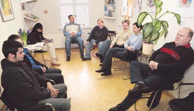 Langes Warten auf einen Termin, volle Wartezimmer. Die SPD spielt im Wahlkampf gesetzlich und privat Versicherte gegeneinander aus und ver&auml;rgert die behandelnden &Auml;rzte mit Strafandrohungen.Foto: dpa