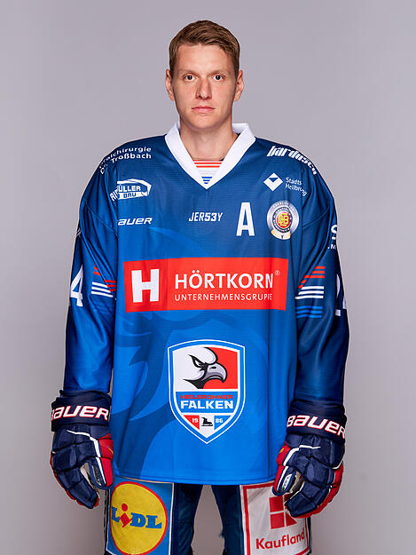 #24 Corey Mapes, Verteidiger

Der Rekordspieler der Falken. Geht in seine elfte Saison in Heilbronn. Soll die Mannschaft mit anderen Erfahrenen führen, Vorbild sein. Möchte dazu beitragen, dass in Heilbronn wieder erfolgreiches Eishockey gespielt wird.