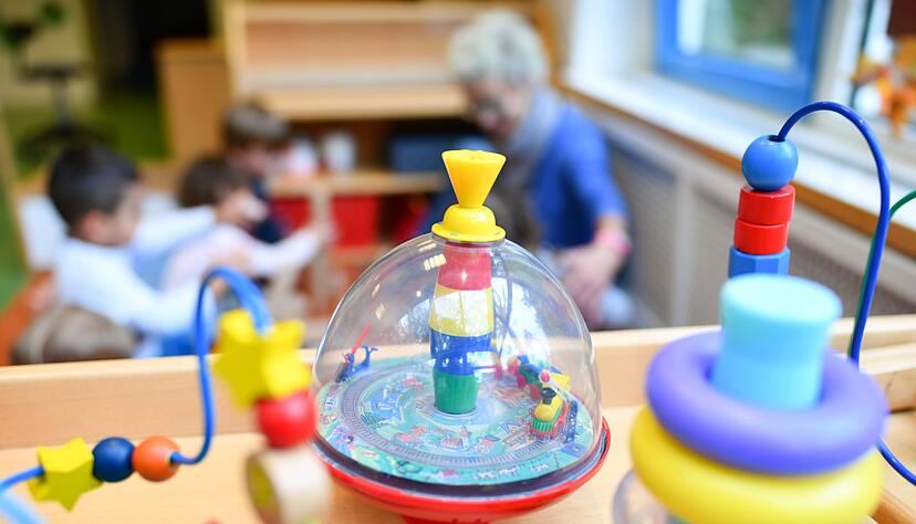 Kinderbetreuung und Soziales statt Straßenbau - die Ausgaben der Kommunen haben sich laut einer Studie deutlich verschoben. (Illustration) Kinderbetreuung und Soziales statt Straßenbau - die Ausgaben der Kommunen haben sich laut einer Studie deutlich verschoben. (Illustration)