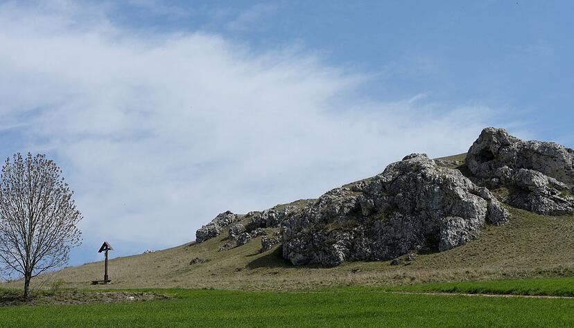 Durch den Einschlag des Asteroiden sind besondere Gesteinsstrukturen entstanden. Durch den Einschlag des Asteroiden sind besondere Gesteinsstrukturen entstanden.