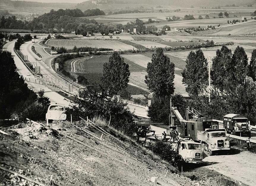 September 1967: Umbauarbeiten unter dem Wunnenstein, nahe der Ausfahrt Lauffen und Ilsfeld auf der Autobahn. September 1967: Umbauarbeiten unter dem Wunnenstein, nahe der Ausfahrt Lauffen und Ilsfeld auf der Autobahn.