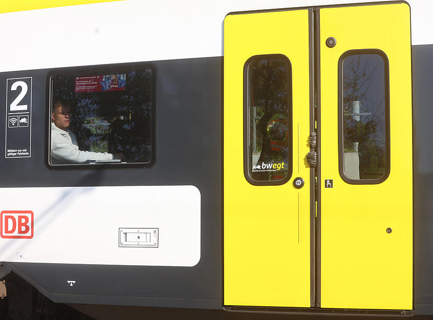 Rettungskräfte trainieren in Schwaigern für Notfall-Situation im Bahnverkehr Rettungskräfte trainieren in Schwaigern für Notfall-Situation im Bahnverkehr