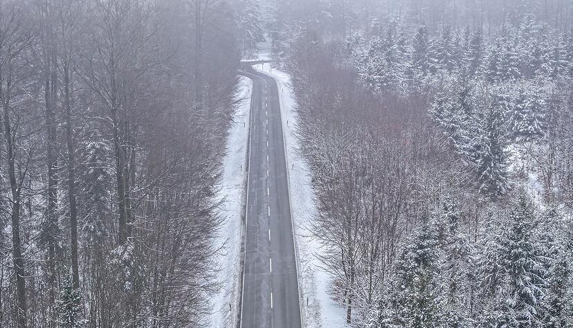 Im Osten erwartet der Wetterdienst Schneefall. (Archivbild)