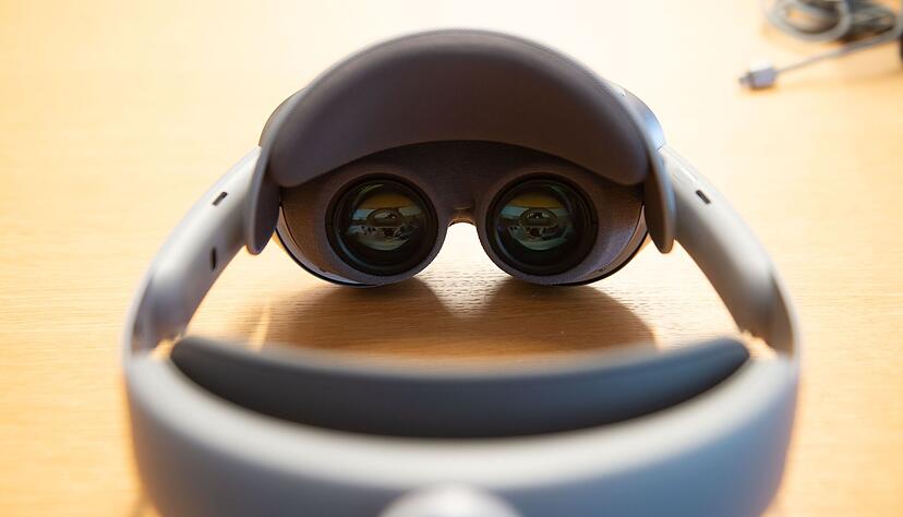 Die neue Samsung-Brille - hier zu sehen ihr Prototyp aus dem Frühjahr - gibt es deutlich günstiger als Apples Vision Pro.