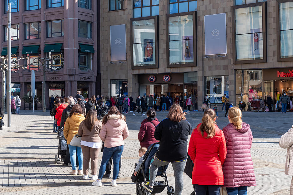 Erste Geschäfte öffnen nach dem harten Lockdown