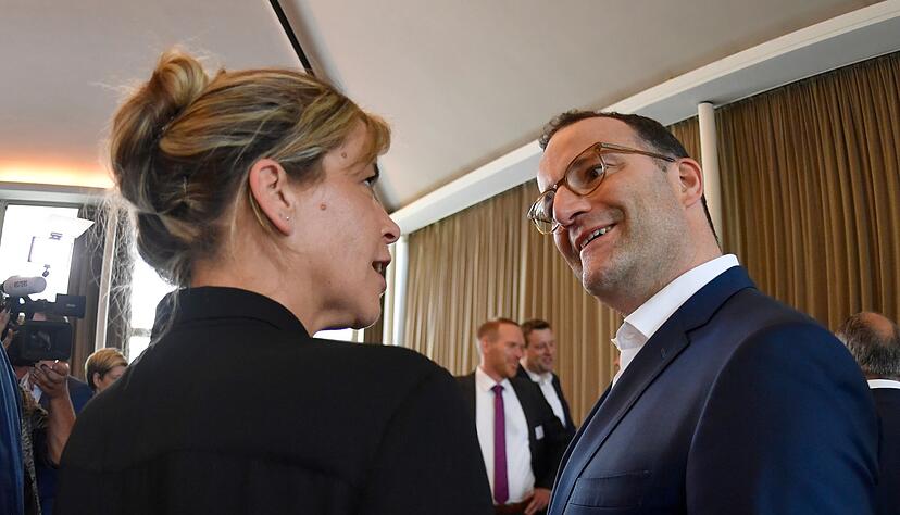 &laquo;Es ist richtig, dass Robert Habeck diesen Schritt geht, &uuml;ber seinen Schatten springt. Nur - er geht ihn zu sp&auml;t&raquo;, kritisiert CDU-Politiker Spahn mit Blick auf Habecks Pl&auml;ne zur Gas-Reduzierung.