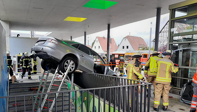 Spektakulärer Unfall in Freiberg/Neckar Spektakulärer Unfall in Freiberg/Neckar