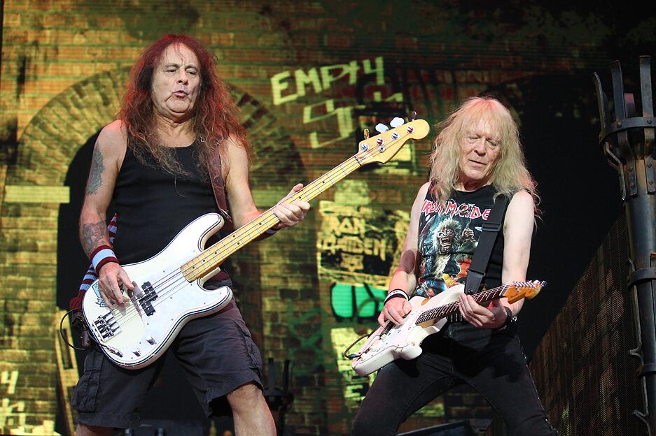 Die britische Band Iron Maiden hat auf ihrer Europa-Tour in Stuttgart Halt gemacht. W&auml;hrend dem Konzert auf dem Cannstatter Wasen spielen sie 17 Songs.