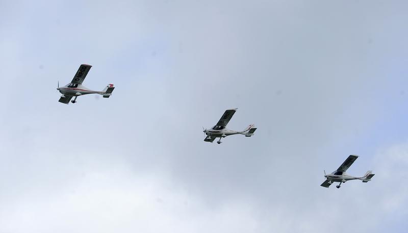 Ein H&ouml;hepunkt der Veranstaltung: Ultraleichflugzeuge boten den zahlreichen Zuschauern am Boden Formationsflug am Himmel.
Foto: Werner Kuhnle
