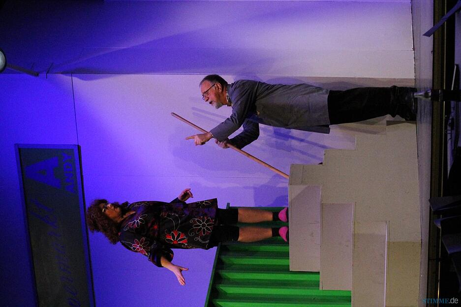 "Ab in den Container": Theater in Hollenbach |