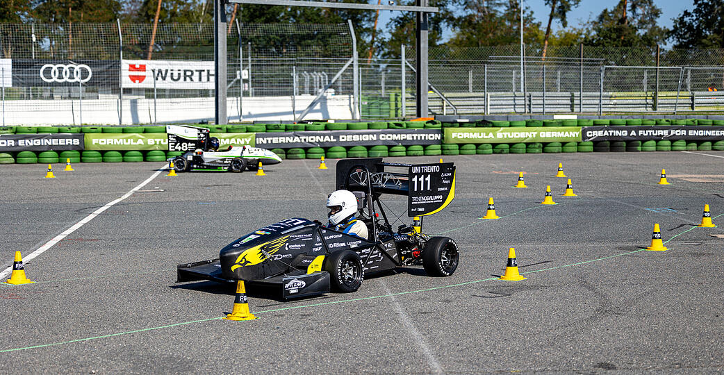 Bei der Formula Student, bei der auch zwei Unternehmen der Würth-Gruppe engagiert sind, konzipieren und bauen Studententeams aus aller Welt kleine elektrisch betriebene Rennwagen. Bei der Formula Student, bei der auch zwei Unternehmen der Würth-Gruppe engagiert sind, konzipieren und bauen Studententeams aus aller Welt kleine elektrisch betriebene Rennwagen.