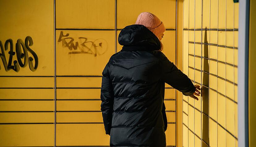Pakete können ganz einfach an sogenannte Pick-up-Points, wie Paketstationen oder Paketshops in der Nähe geliefert werden.