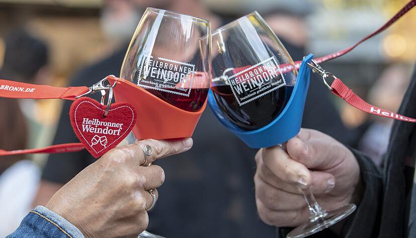Auch wenn das Heilbronner Weindorf heuer ausfallen muss, kommen Wein-Freunde rechtzeitig zum Leseauftakt auf ihre Kosten. Foto: Archiv/Kunz Auch wenn das Heilbronner Weindorf heuer ausfallen muss, kommen Wein-Freunde rechtzeitig zum Leseauftakt auf ihre Kosten. Foto: Archiv/Kunz