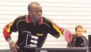 Fremdes Material: Adedeji-Adedapo Akiode musste sich im Derby in Neckarbischofsheim einen Schläger ausleihen.Foto: Archiv/Krüger Fremdes Material: Adedeji-Adedapo Akiode musste sich im Derby in Neckarbischofsheim einen Schläger ausleihen.Foto: Archiv/Krüger