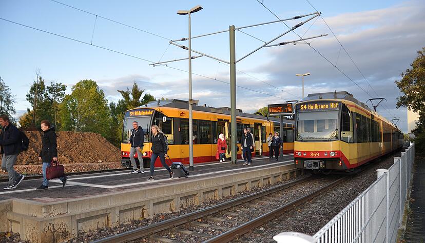 Damit es künftig nicht mehr so viele Verspätungen gibt, wird die Stadtbahnstrecke zwischen Leingarten und Schwaigern ausgebaut. Leingarten muss sich mit einer Million Euro daran beteiligen.
Foto: Claudia Kostner