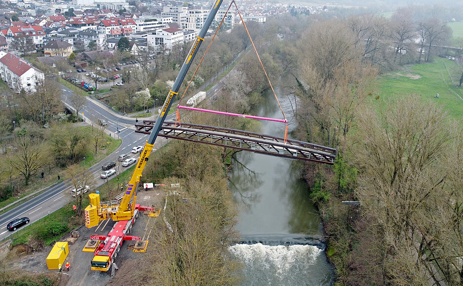 Bis spätestens Juli soll die neue Brücke befahrbar sein.