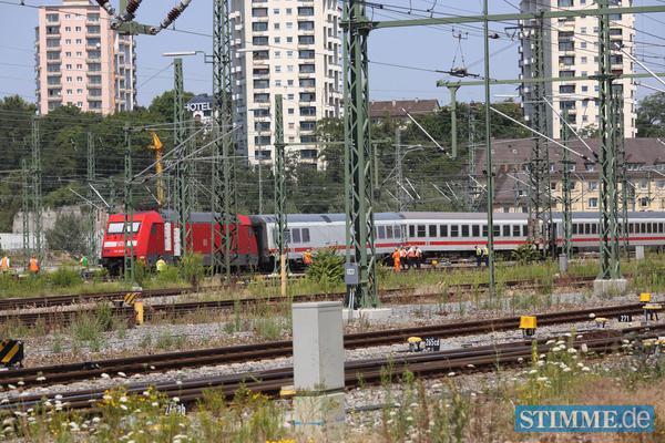 Ein entgleister Zug sorgt am Dienstag am Stuttgarter Hauptbahnhof erhebliche Verzögerungen im Bahnverkehr. Ein entgleister Zug sorgt am Dienstag am Stuttgarter Hauptbahnhof erhebliche Verzögerungen im Bahnverkehr.