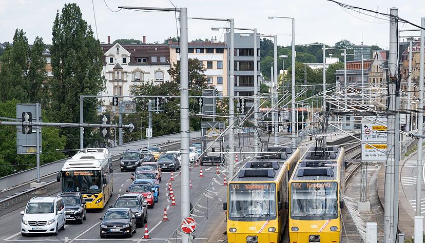 Die Frau ist mit ihrem Auto falsch abgebogen. (Symbolbild)