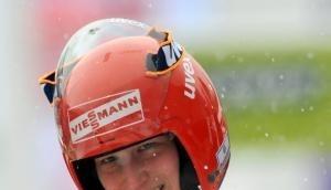 Mit einem Lächeln verlässt Steffi Sieger den Eiskanal. Mit einem Lächeln verlässt Steffi Sieger den Eiskanal.