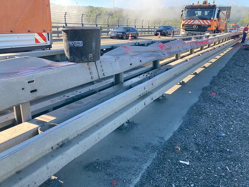 Unfall A81 | Lkw verliert Ladung bei Möckmühl Unfall A81 | Lkw verliert Ladung bei Möckmühl